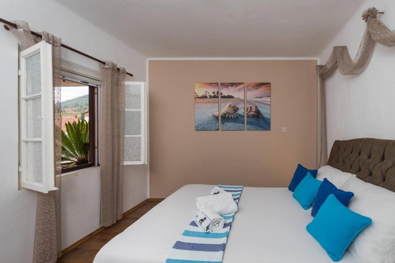 Bougainvillea--Apartment By The Sea Стон Экстерьер фото